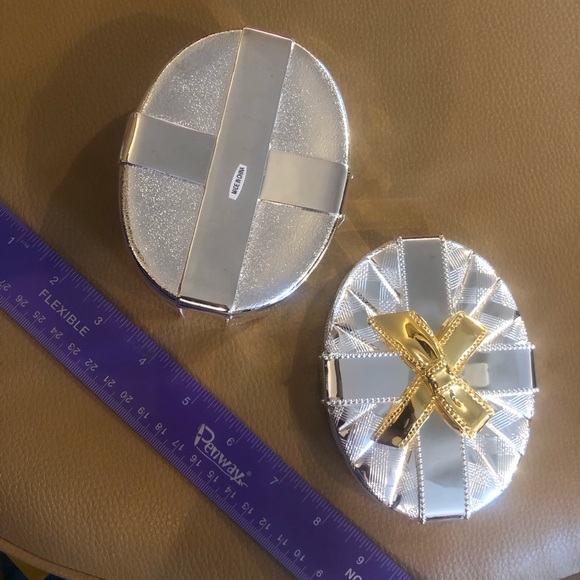 Oneida jewelry box gold plated ribbon. 4 x 3 silver plate velvet lined. - Picture 6 of 9